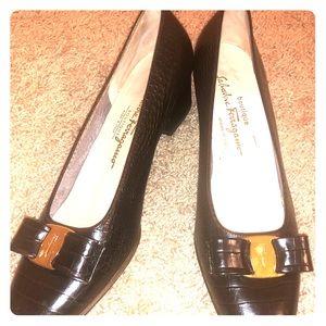 Salvatore Ferragamo classic pumps size 10